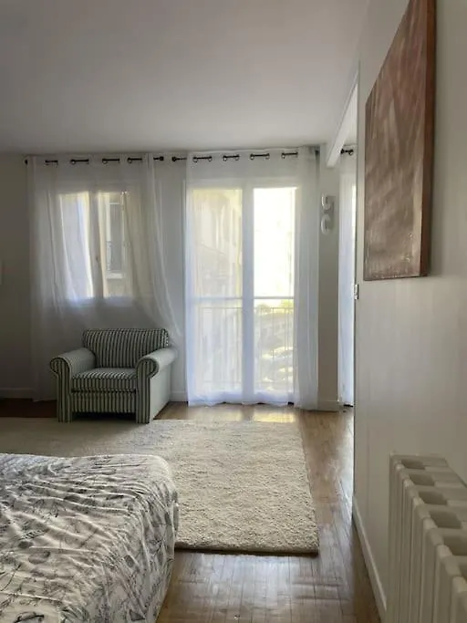 Charmant Xvie- Avec Balcon!